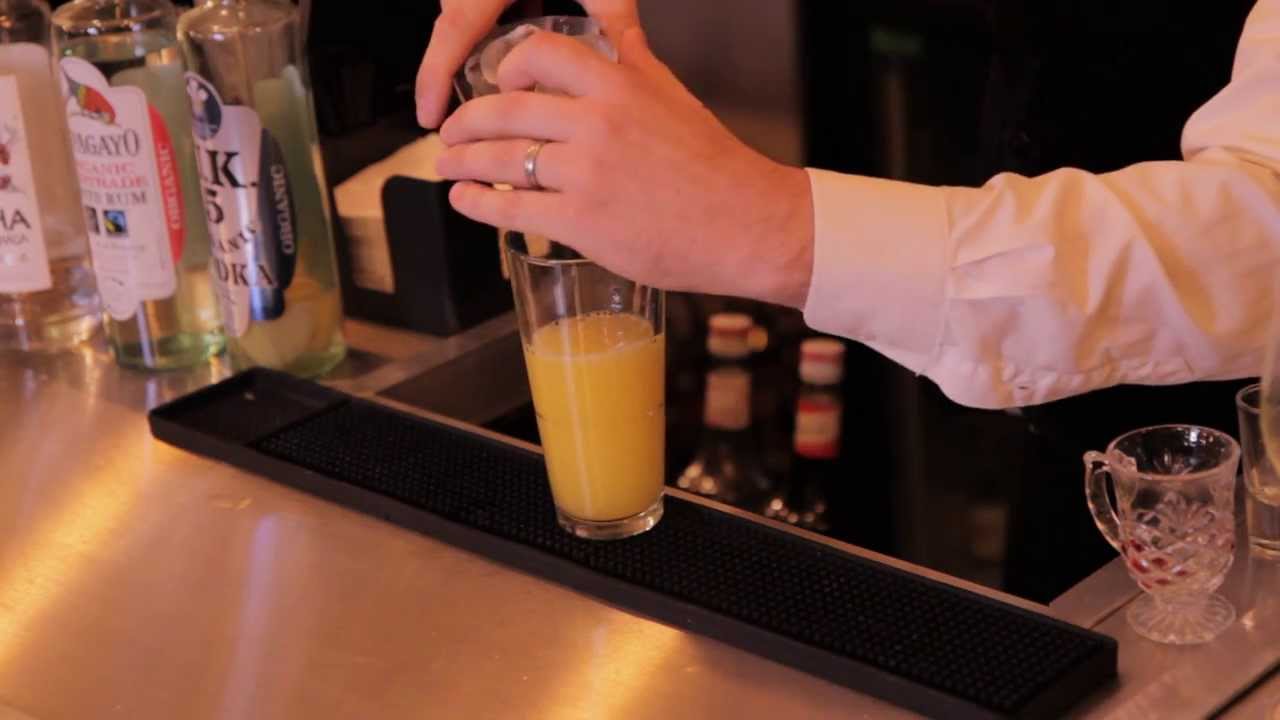 How to make a mango margarita