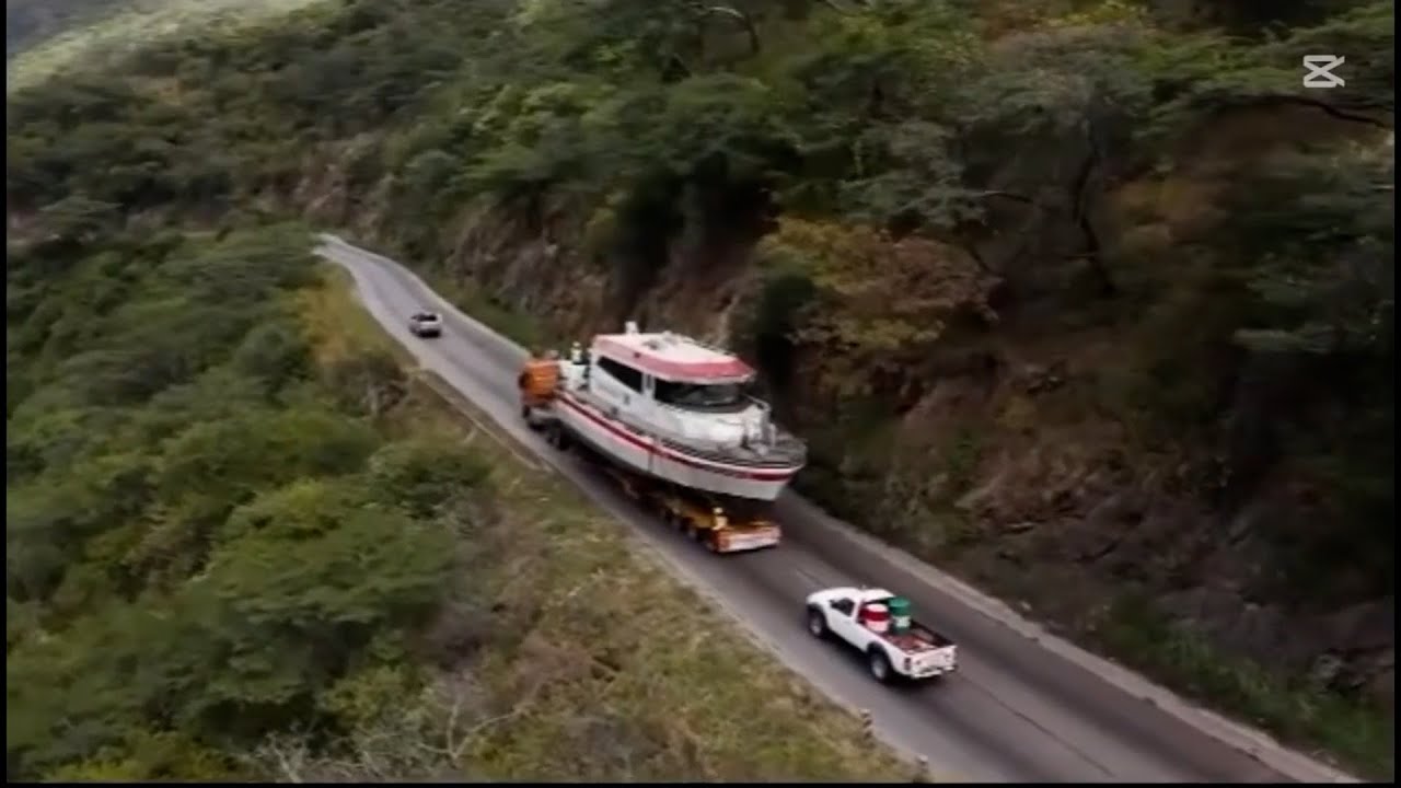 VIDEO: GARI ILIYOBEBA BOTI YA AMBULANCE ILIVYOKATIZA ENEO LA MLIMA MKALI WA KITONGA MKOANI IRINGA