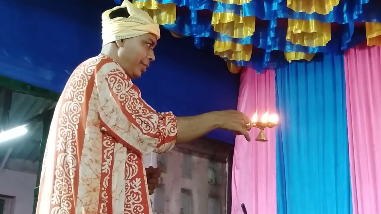 শ্রীকৃষ্ণের পঞ্চম দোল যাত্রা (গয়েসাবাদ) পঞ্চতত্ত্ব কীর্তন পরিবেশন করছেন ভাগবত সেবা সমিতির সদস্য।
