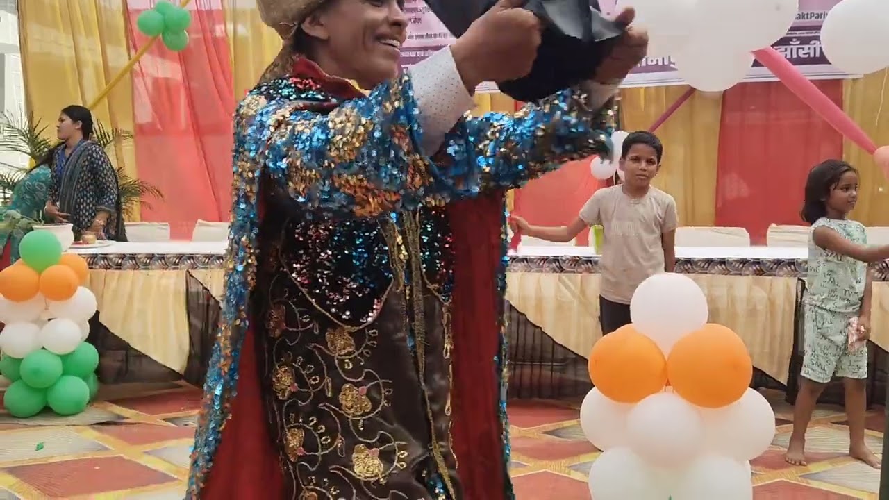 श्याम जादूगर झांसी मऊरानीपुर स्वास्थ्य विभाग में जादू का प्रदर्शन करतेहुए 9453879841