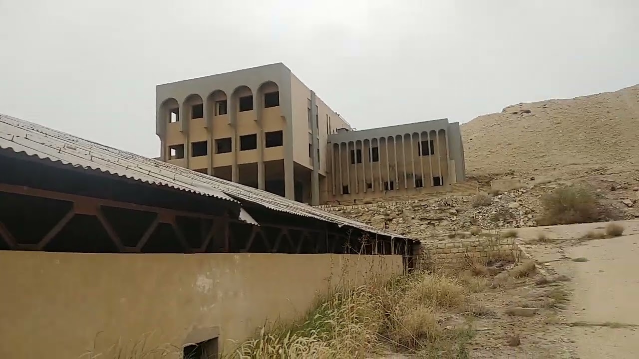 مصنع قديم بحي الضباط محاور لجبل ابو مخروق (الرياض القديمه)