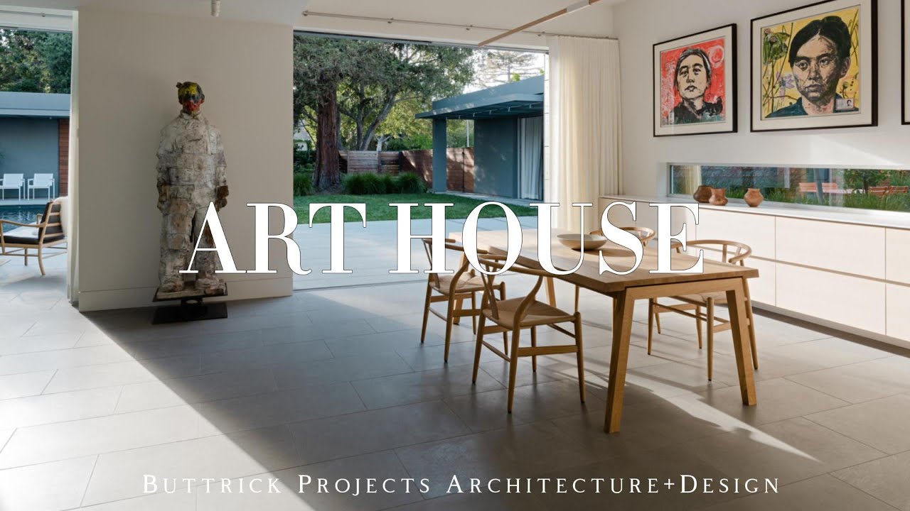 Modern Courtyard Home with Art-Focused Design
