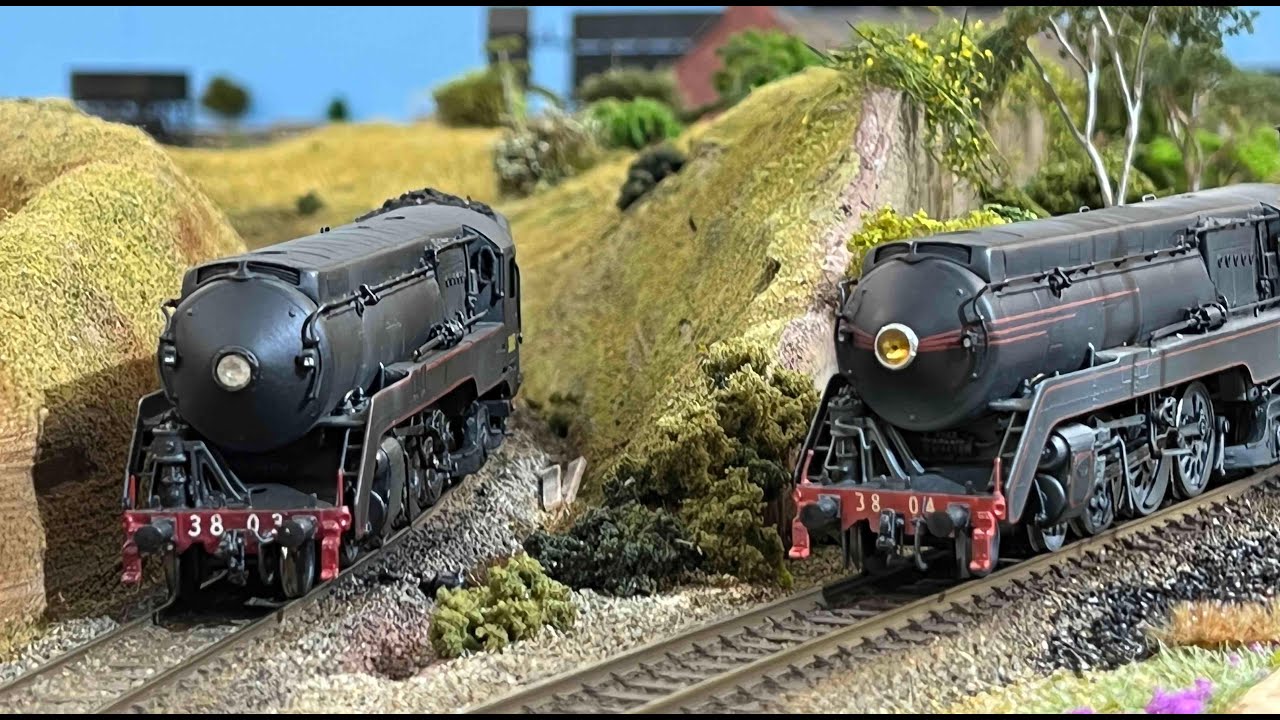 NSWGR 38 Class -  The Black Streamliners