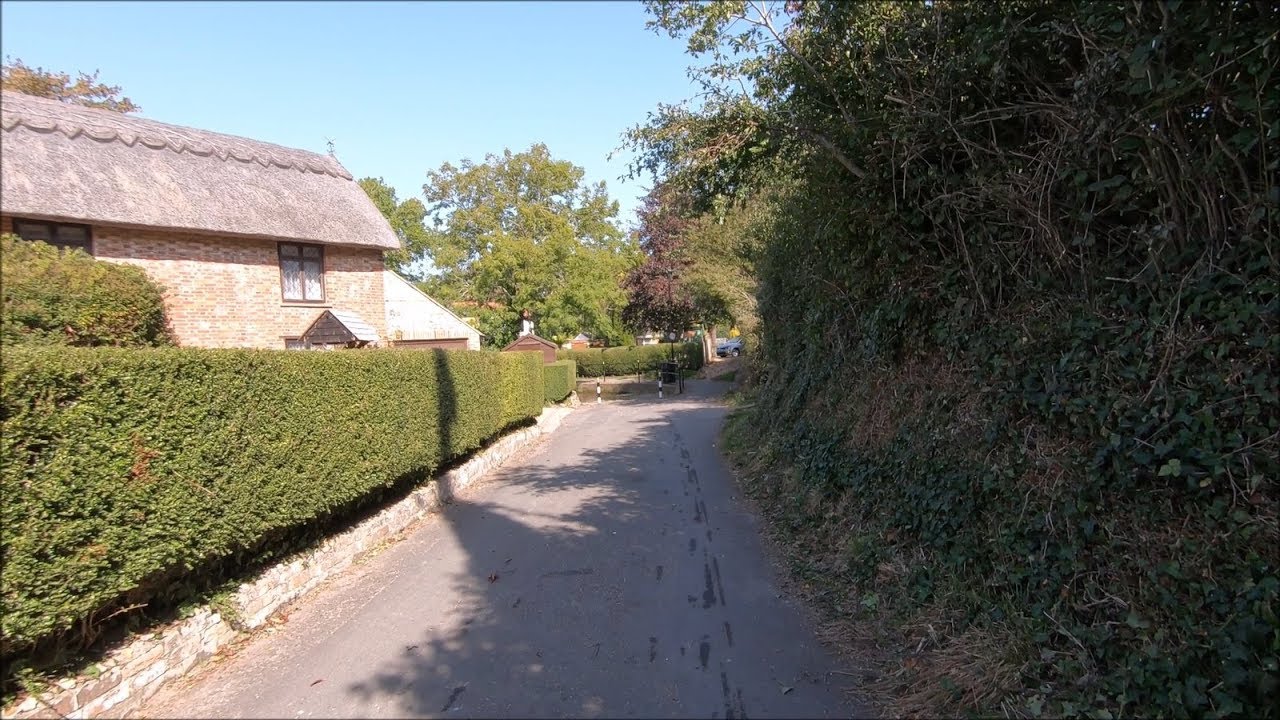 Virtual Walk - Carisbrooke Castle To Newport Via Carisbrooke Village - September 2019 | kittikoko