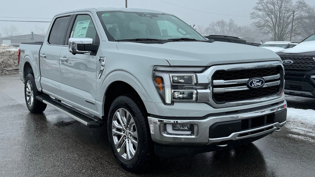 Совершенно новый Ford F150 Lariat Powerboost 2025 года выпуска в цвете Avalanche Gray: подробный ...