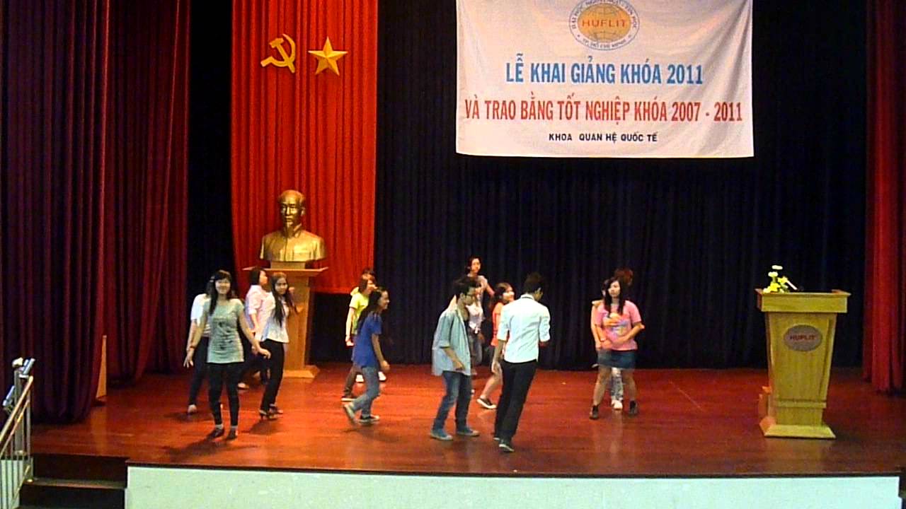 Flashmob Dream High ĐH Huflit