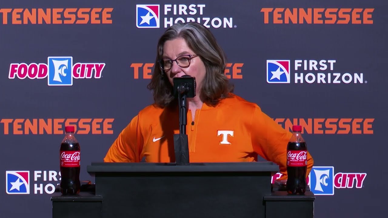 Lady Vols Softball Coach Karen Weekly