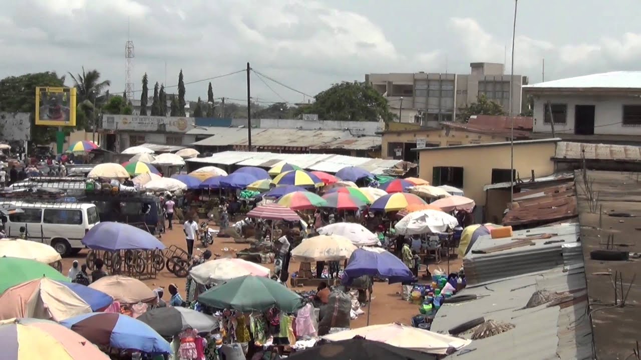 Le marché de Kara (Togo) - The market of Kara (Togo)