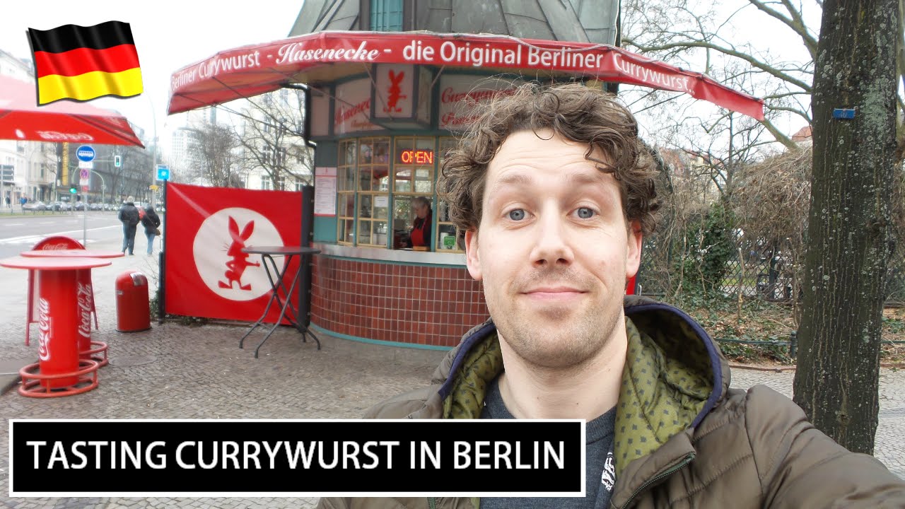 Dutchman tasting currywurst in Berlin | Holländer isst seine erste Currywurst in Berlin