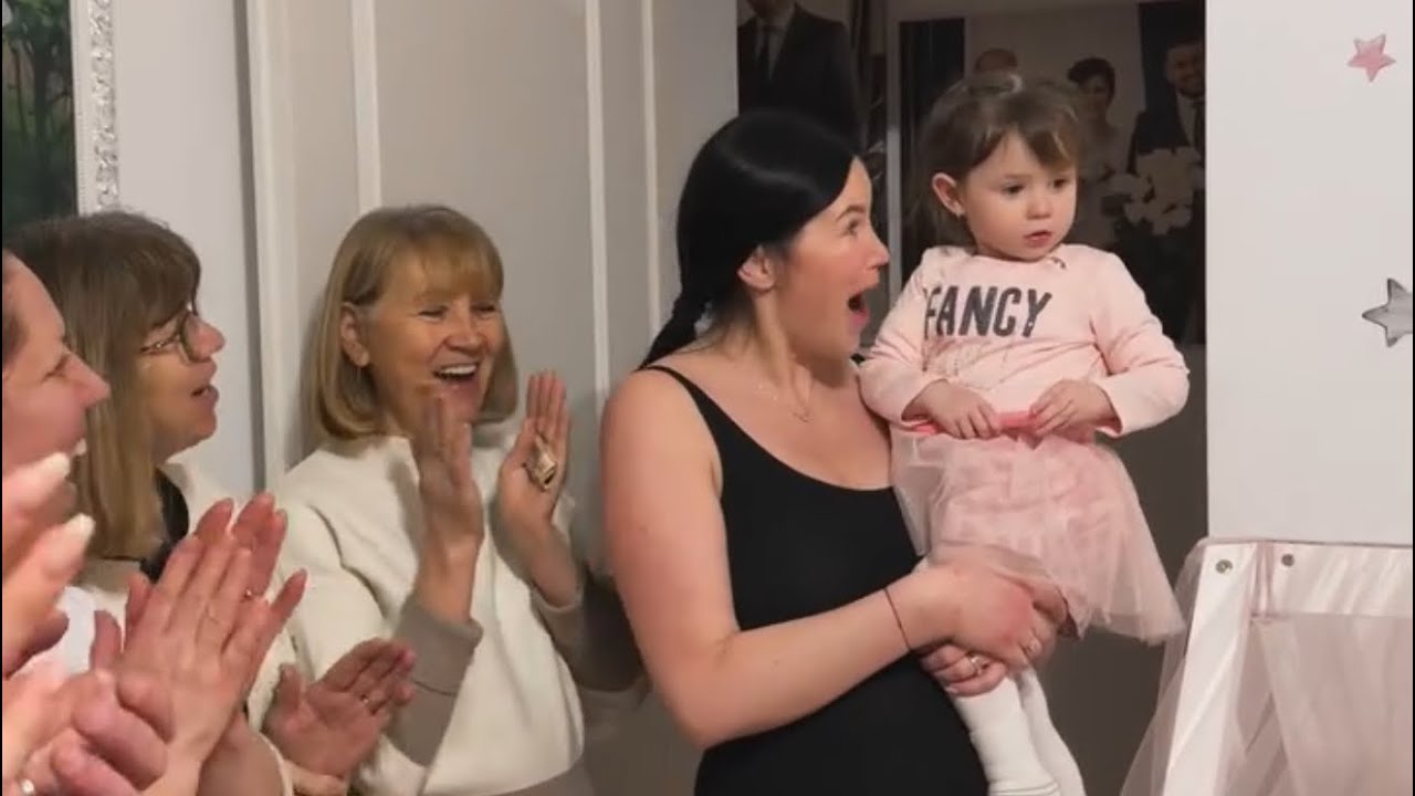 Surpriză pentru nepoțica Emily! La mulți ani / Emilian Crețu 