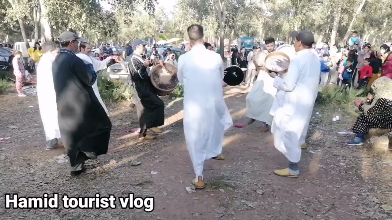 لوحات فلكلورية لاحواش في الهواء الطلق