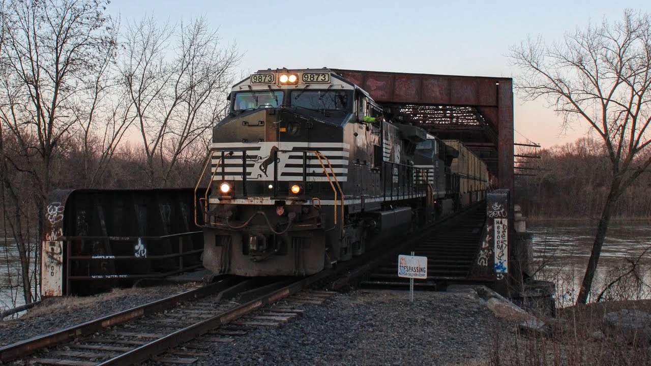 NS 11Z with a Dash-9 leading!