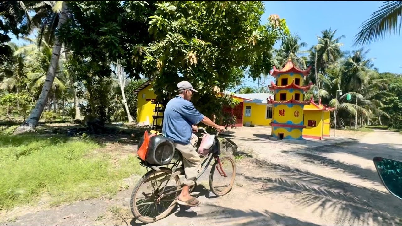 Suasana damai kampung tionghoa dipinggir laut Bengkayang