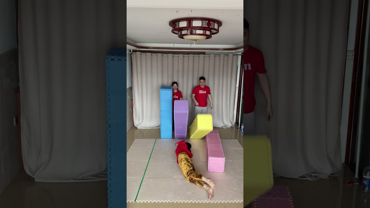 Funny family game! Tumble and avoid the boxes challenge