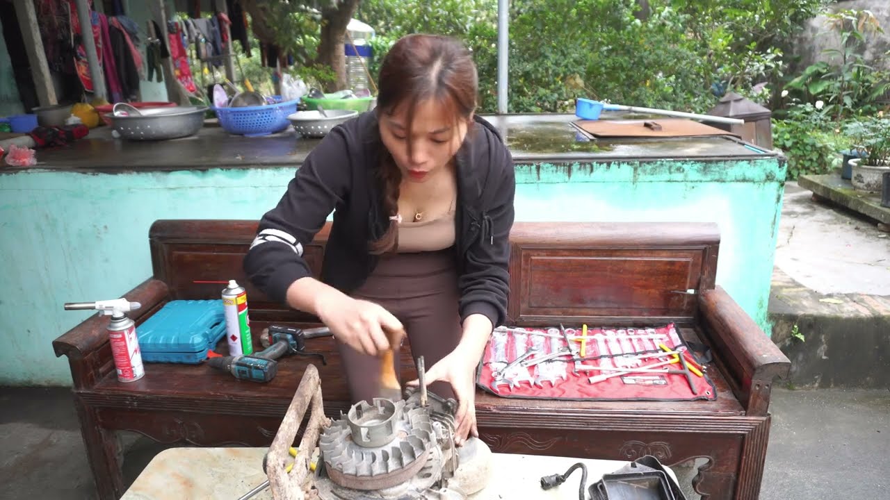 Technical repair of gasoline water pump engines,helping farmers _ Girl Mechanical
