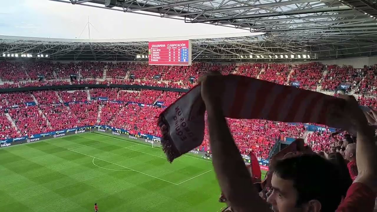 Riau Riau en El Sadar al finalizar el Osasuna - Girona