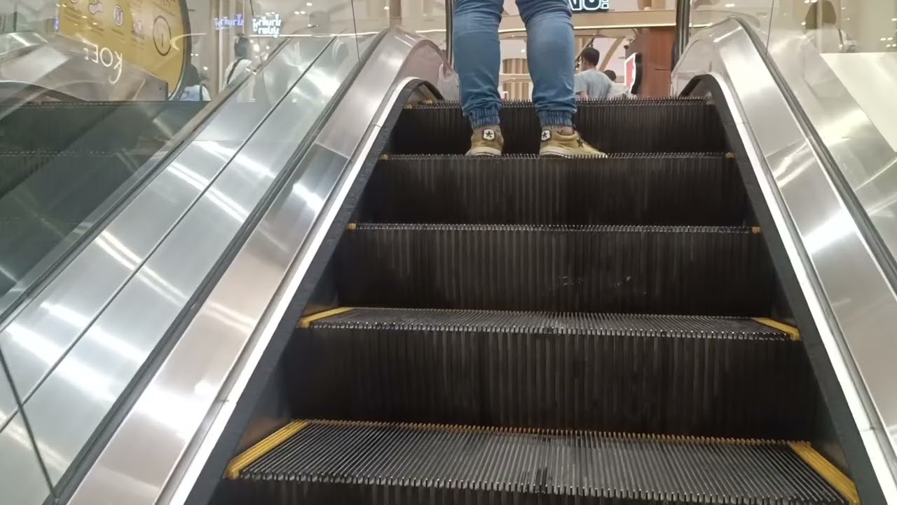 2x Mitsubishi escalator at Central Rama 2, Bangkok,Thailand