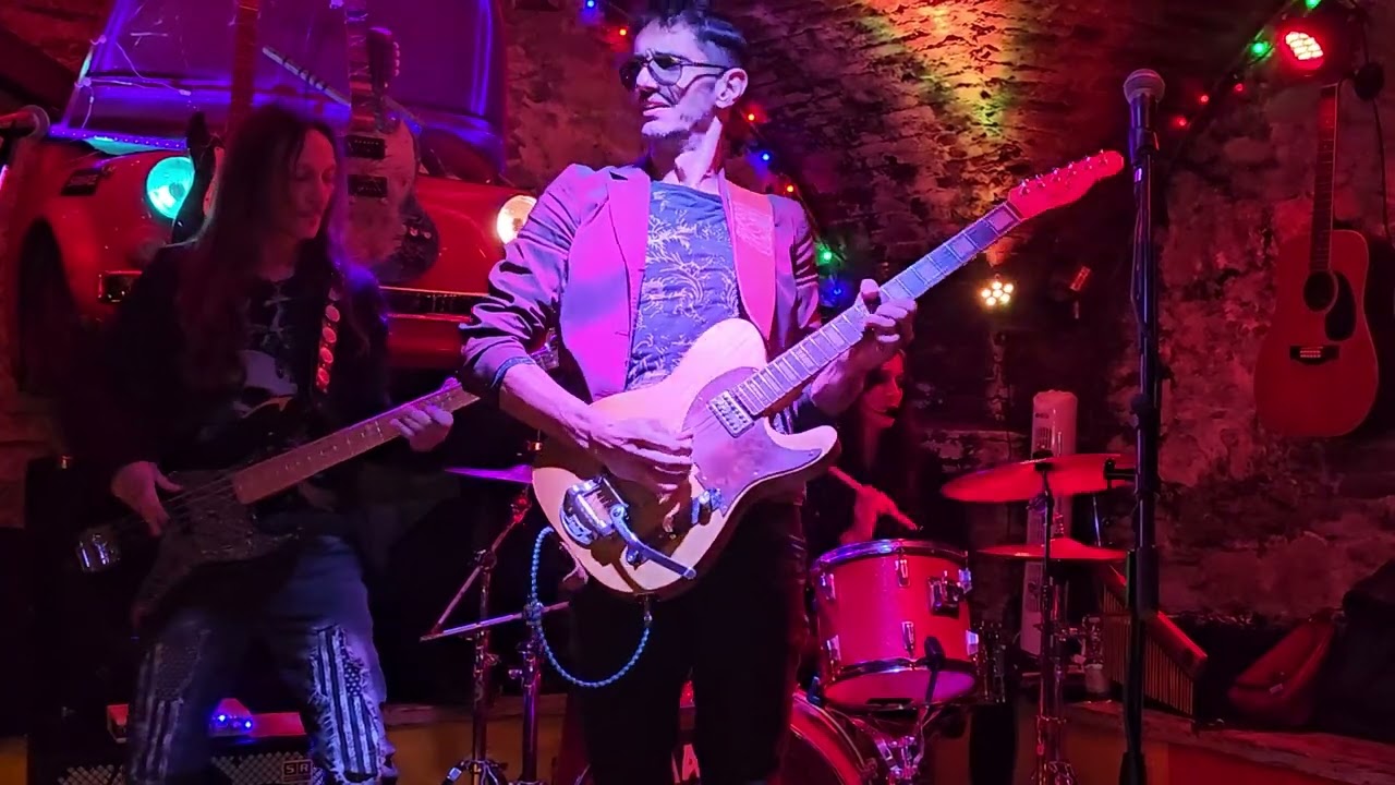 Marco Bartoccioni Trio #iwasbornhere #megikcult #guitar #slideguitar #rockbluesmusic #lapsteeler