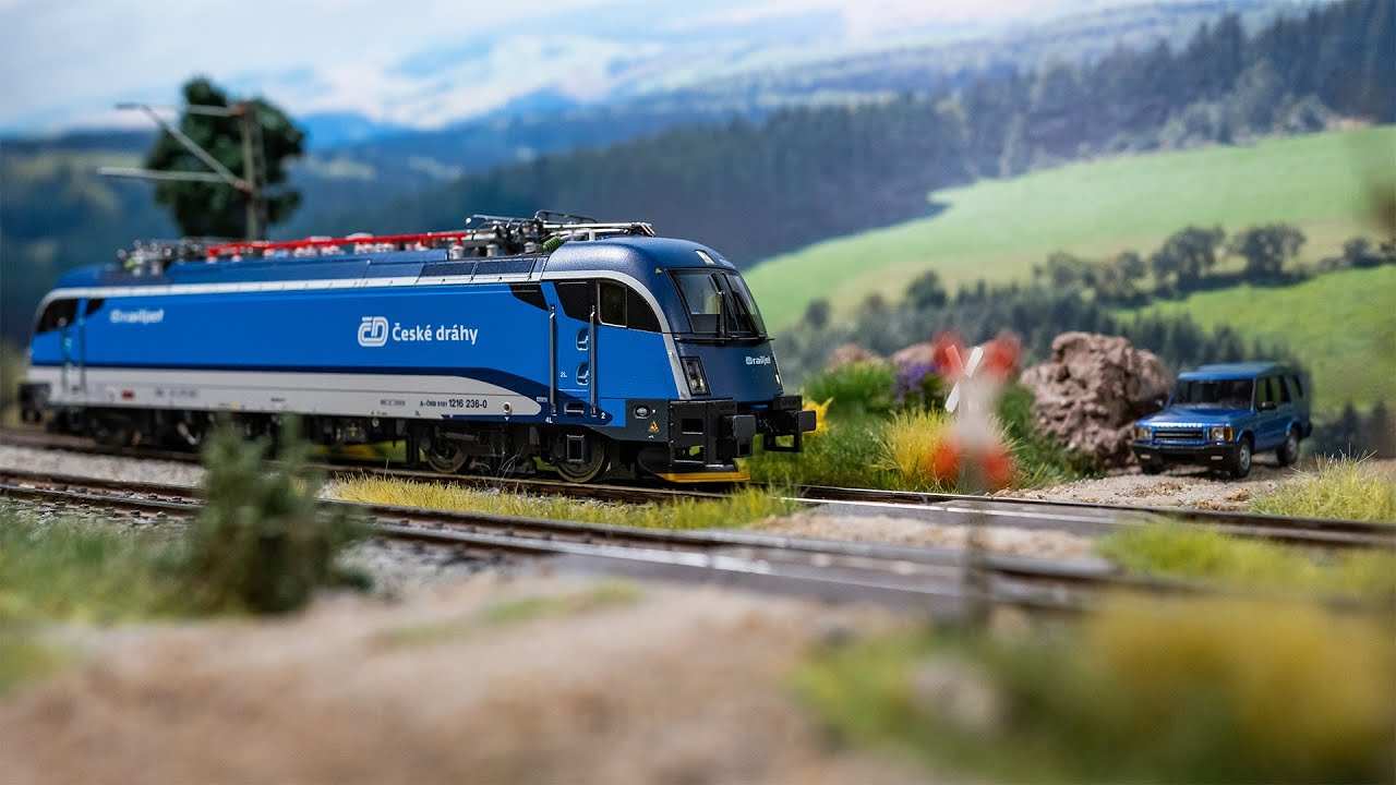 Roco Rh 1216 Railjet-Taurus der ČD / České dráhy (78488) und A.C.M.E. 