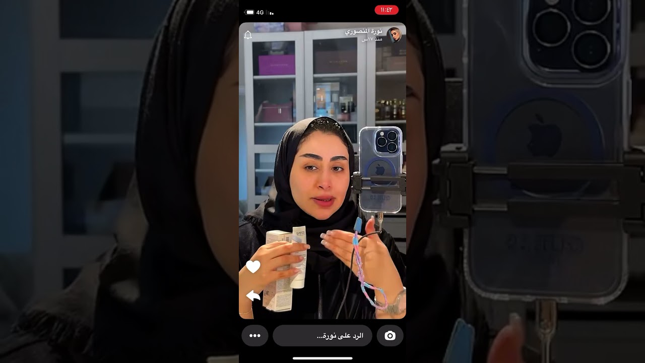 عناية نوره المنصوري في بشرتها