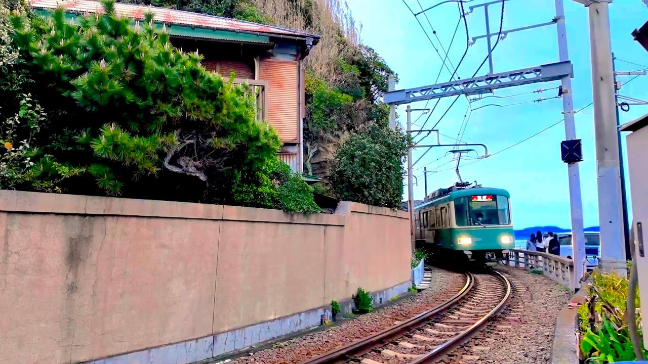 2 hour walk along the train tracks from Kamakura to Enoshima Sta. Virtual walking tour of Japan.