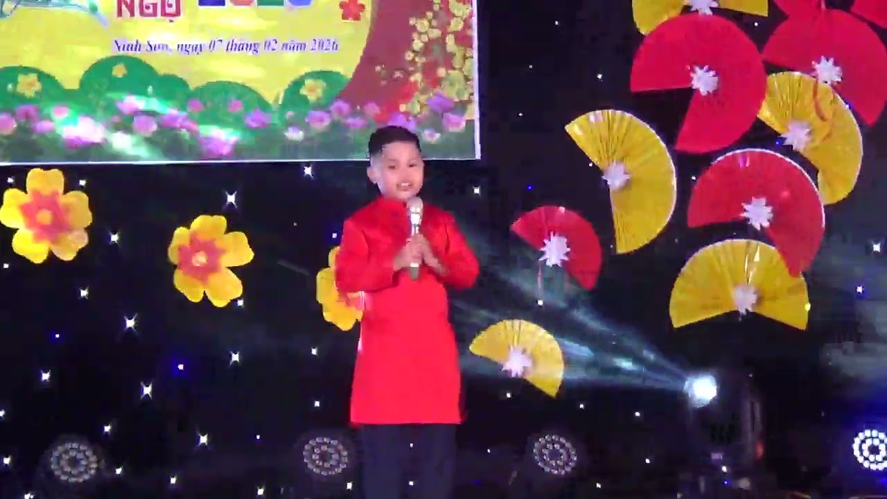 Cũ Bỏ Qua – Cậu Bé Lớp 3 Mang Năng Lượng Tích Cực Đến Mọi Nhà