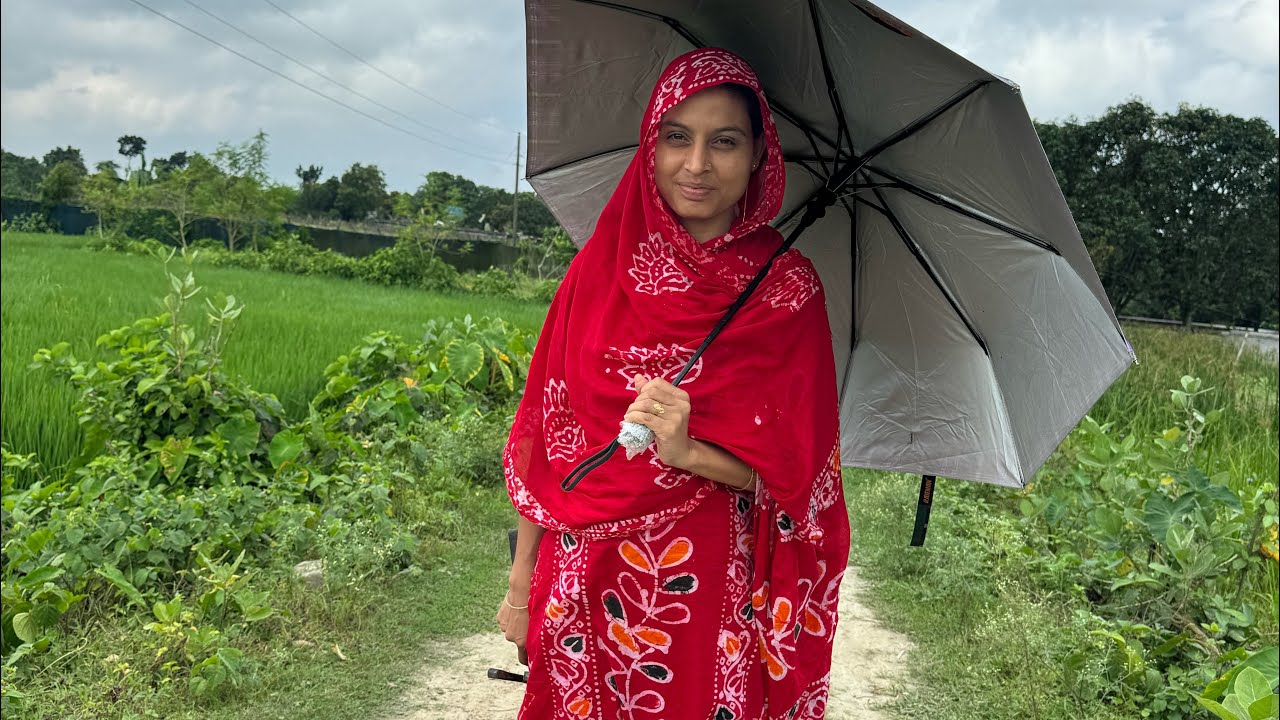 গ্রামের বাড়িতে বাজার না থাকলেও শাকসবজি দিয়ে দু এক বেলা চালিয়ে নেয়া যায়