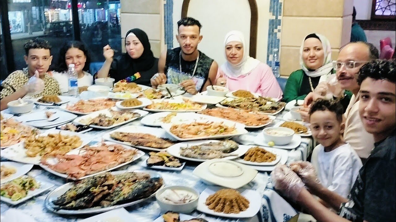 اكبر عزومه وكانت مفاجاه كبيره جدا من الاستاذه لبنى بنت اسكندريه وكنا مبسوطين وطيرانين من الفرحه 💔