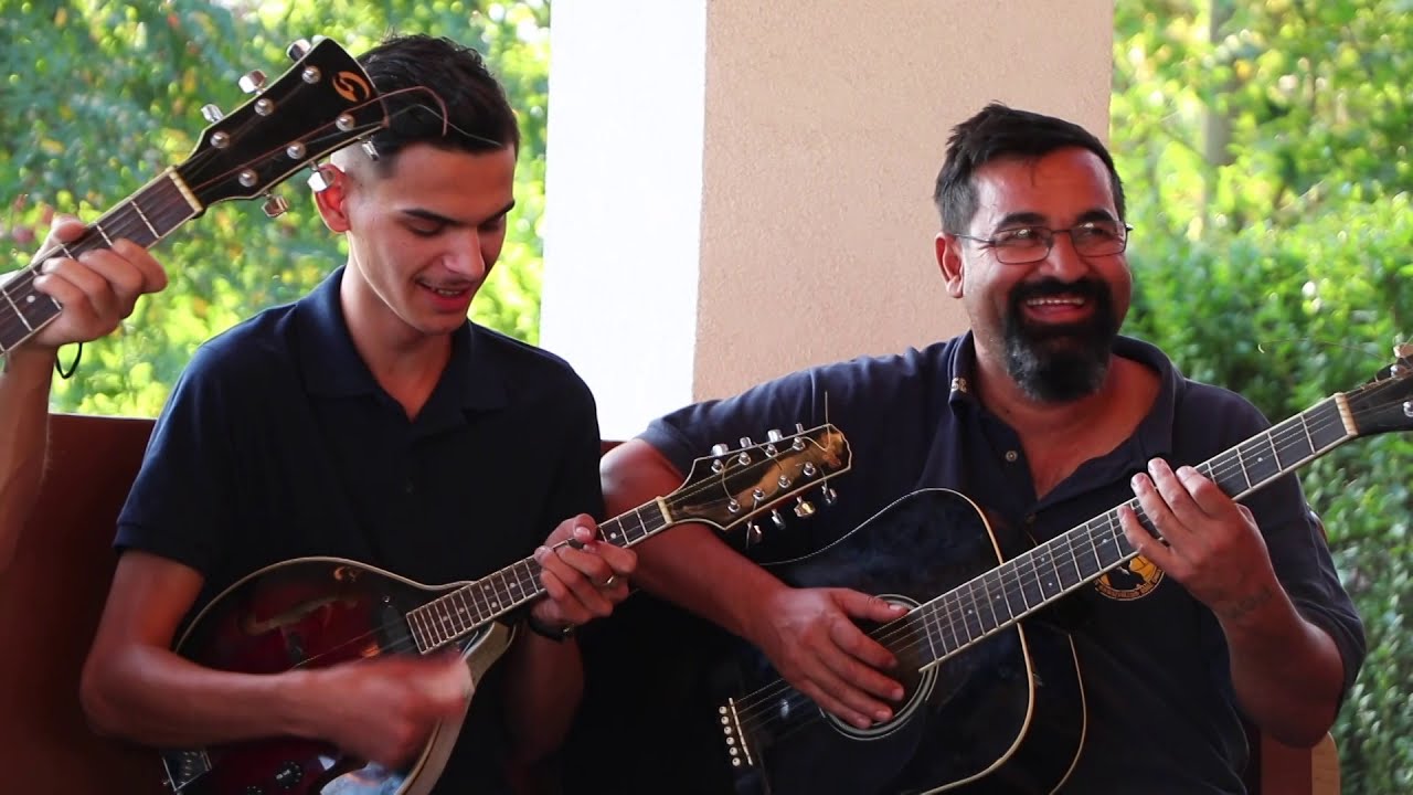 Szendrőládi Dicsőítők - Cigány Himnusz