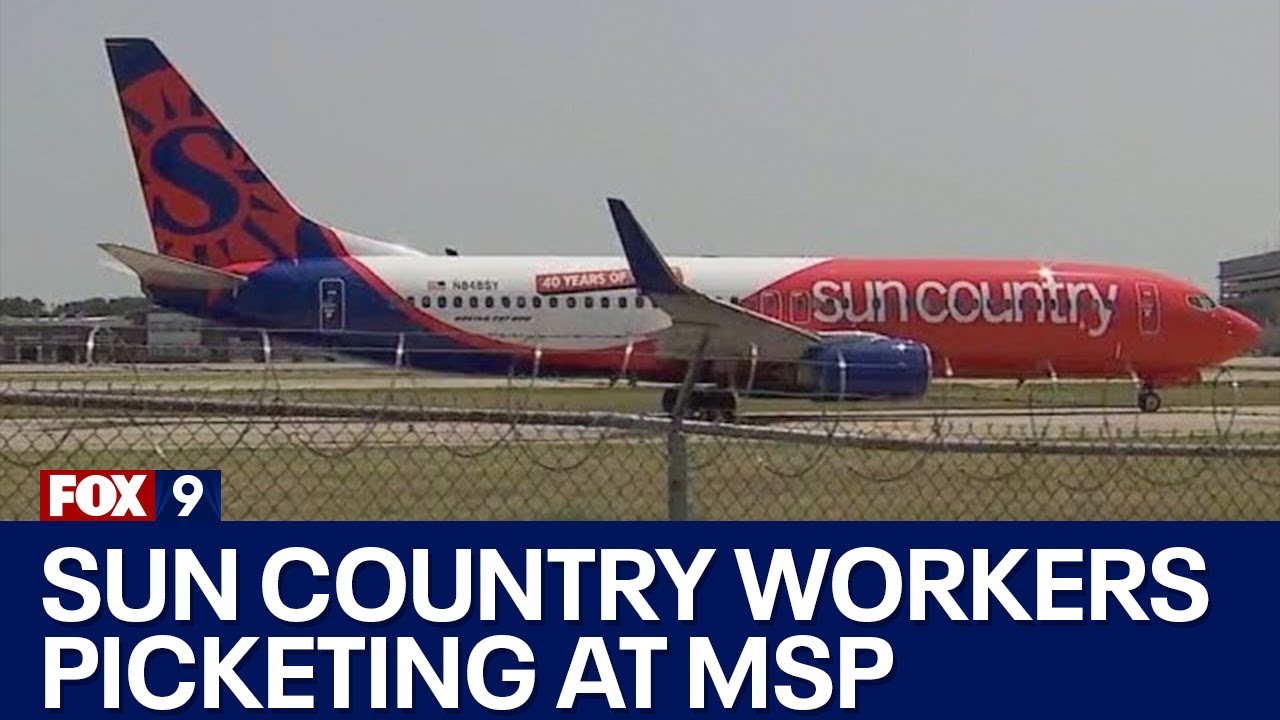Sun Country workers picketing at MSP