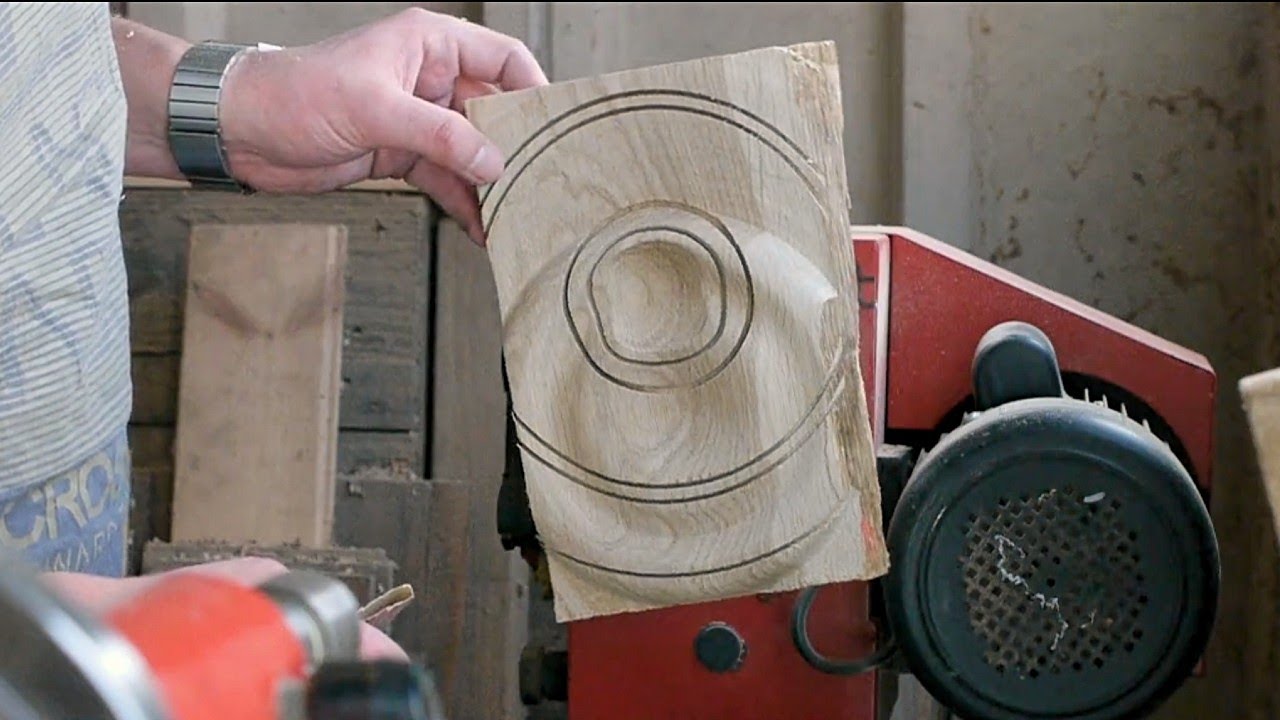 Off centre woodturning a decorative oak wall hanging - Wood art
