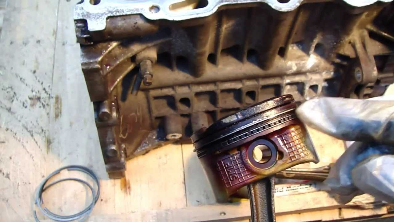 Why Toyota VVT-i engine may start to consume oil and how to do oil leak test.