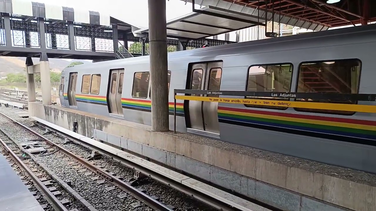 Tren Alstom Bombardier serie 4 saliendo de la estación Las Adjuntas L2 🟢#viralvideo #video 