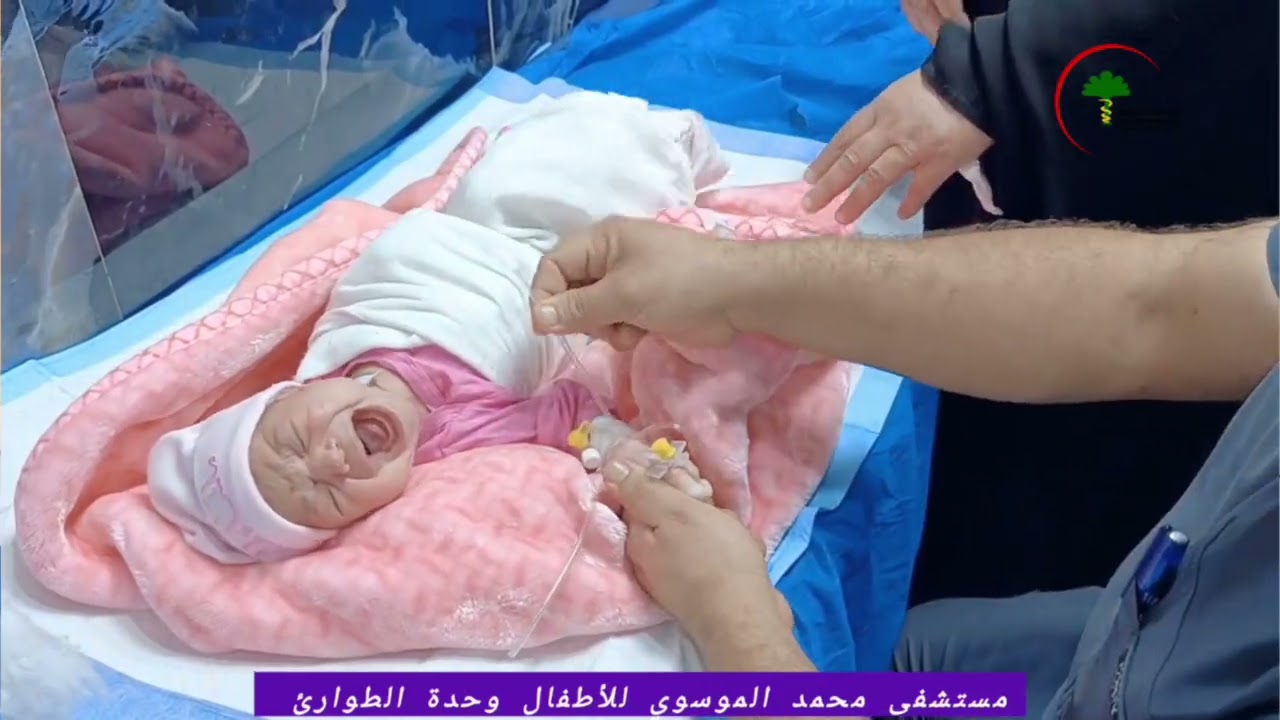 جانب من الخدمات والعلاجية التي تقدمها الملاكات الطبية والتمريضية في مستشفى محمد الموسوي للأطفال 