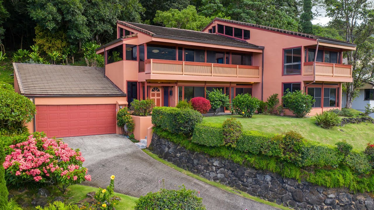 Home in the Beautiful Manoa Valley