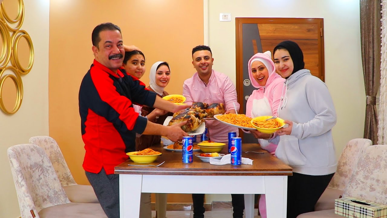 تحدي اكل 4 فرخة كبيره و 2 طبق مكرونه كبير |والعقاب مسخره🤣