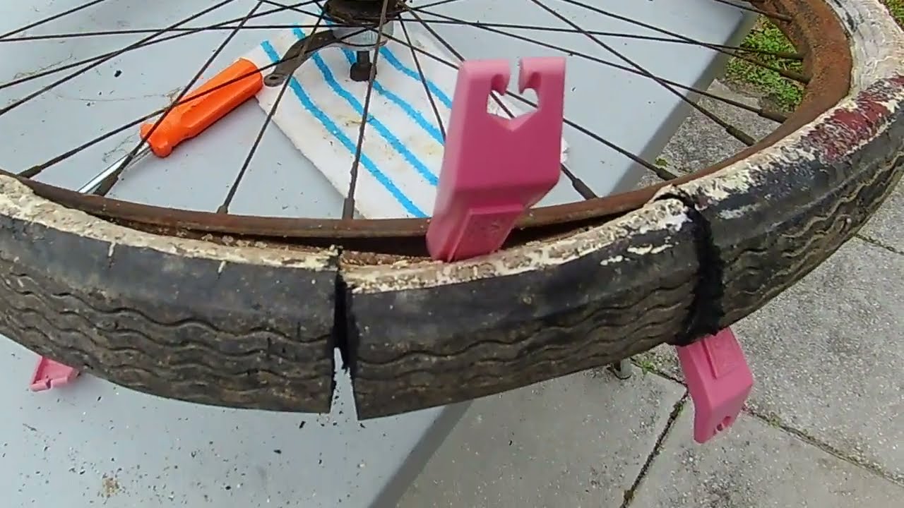 Vintage Tire hardened and fused to rim Remove Cut Cable beads 1937 Rim Red Rim Strip Fused