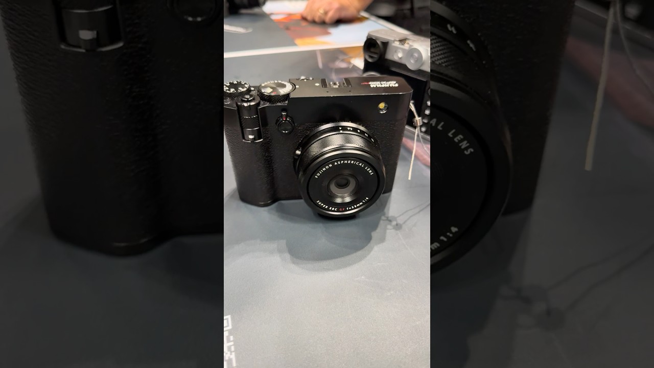 Fujifilm GFX100RF Medium Format 102MP fixed lens camera B&H Bild Expo 2025