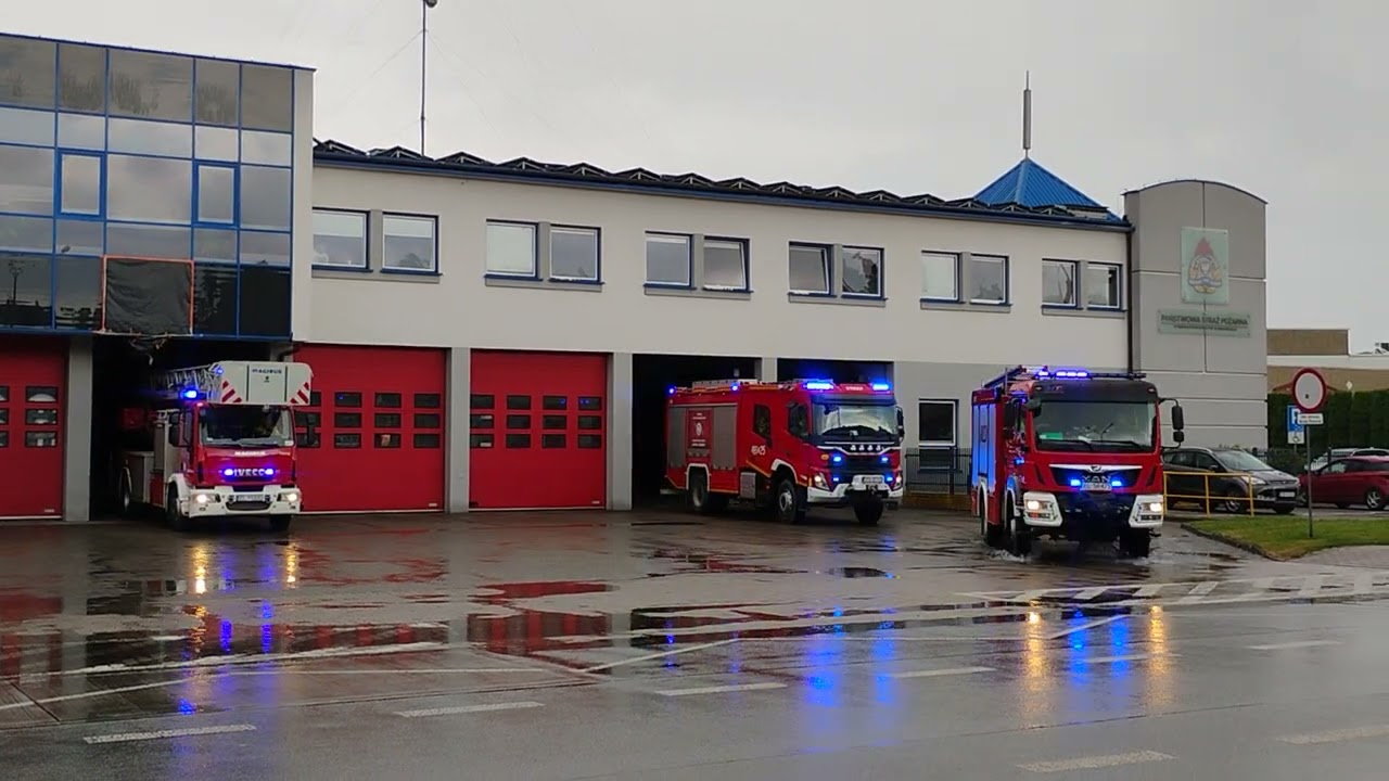 Wyjazd Alarmowy plutonu z PSP Pabianice do dziecka na parapecie.