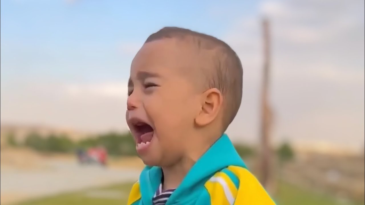 ‏YouTube طفل حزين 😢 