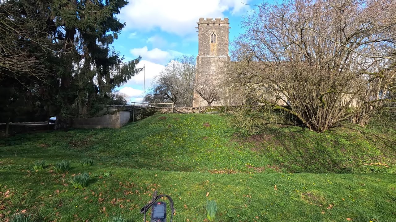 Last Saturdays dig - round 2 at the motte'd paddocks. UK Metal Detecting 