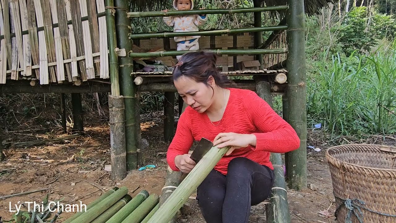 My single mother went into the forest to find bamboo to make smoking pipes to sell / Ly Thi Chanh