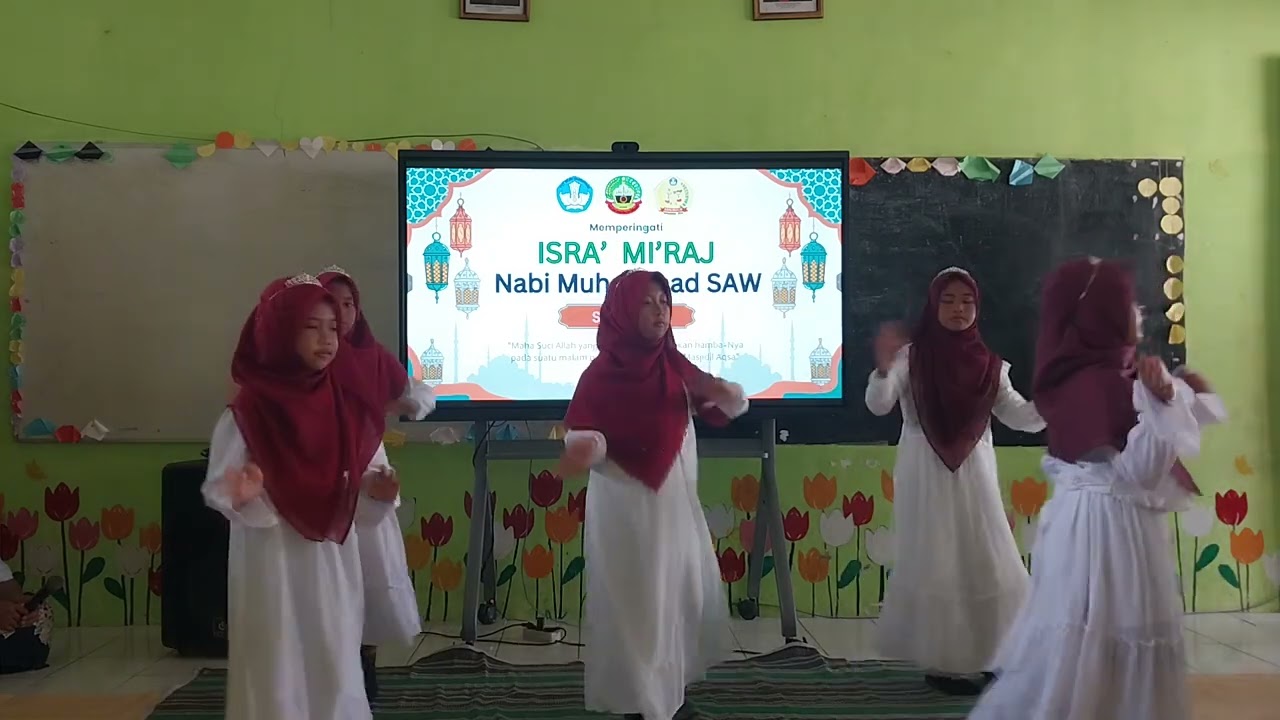 Tampilan perwakilan kelas 4 SDN Pulo diacara peringatan Isro' Mi'roj Nabi Muhammad S.A.W.