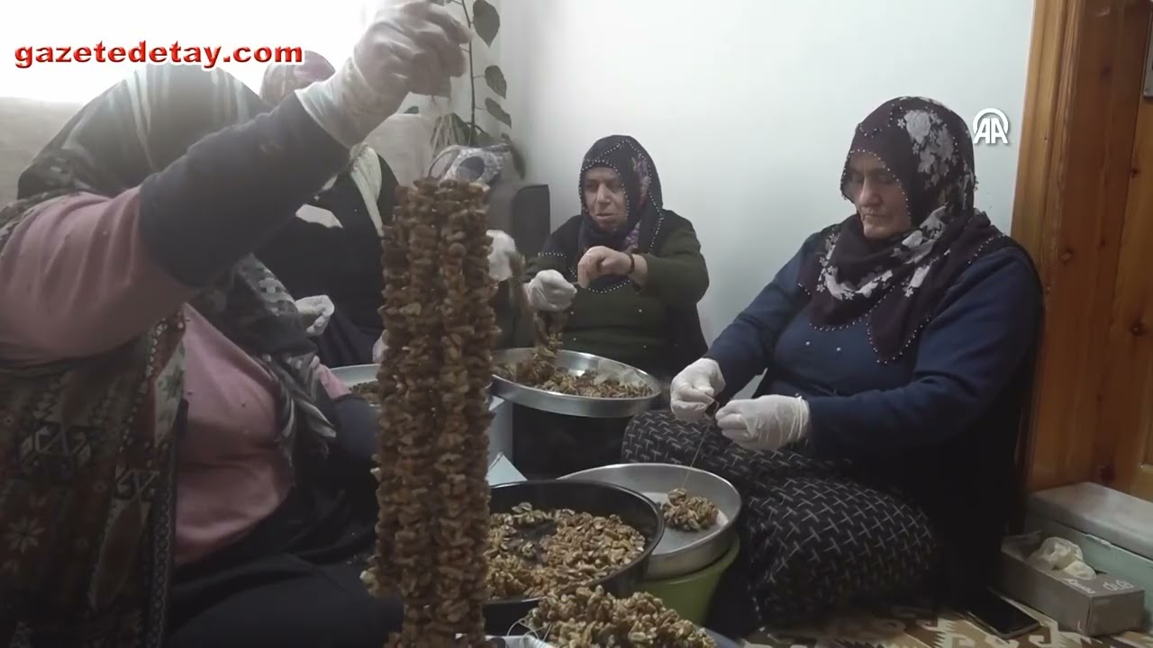 Gümüşhaneli kadınlar ipe dizdikleri cevizle geçime katkı sağlıyor