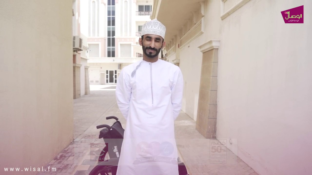 الشرجي يتنقل لإصلاح  كراسي ذوي الإعاقة حول السلطنة