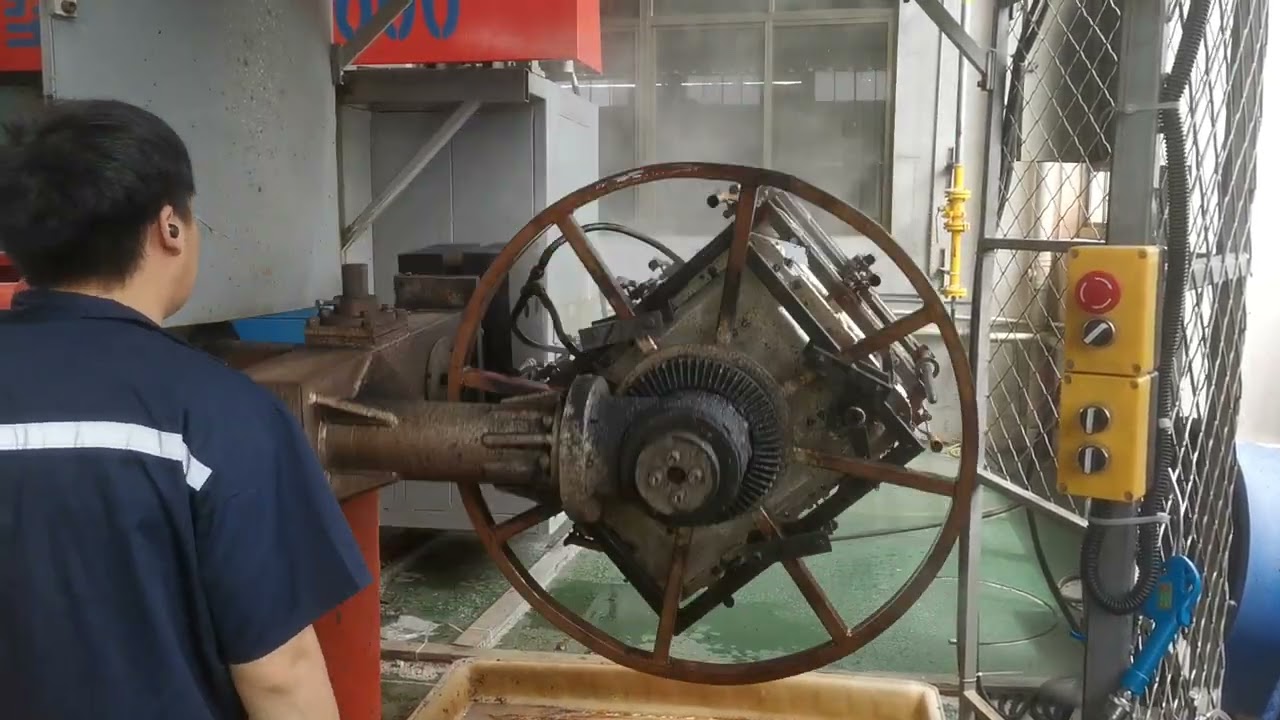 Rotomolding process:Mold cooled by air or water spraywhile still rotating