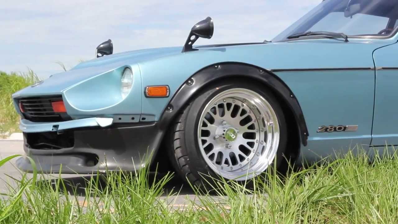 @Joey_J Slammed 1977 Datsun 280Z on CCW Classics