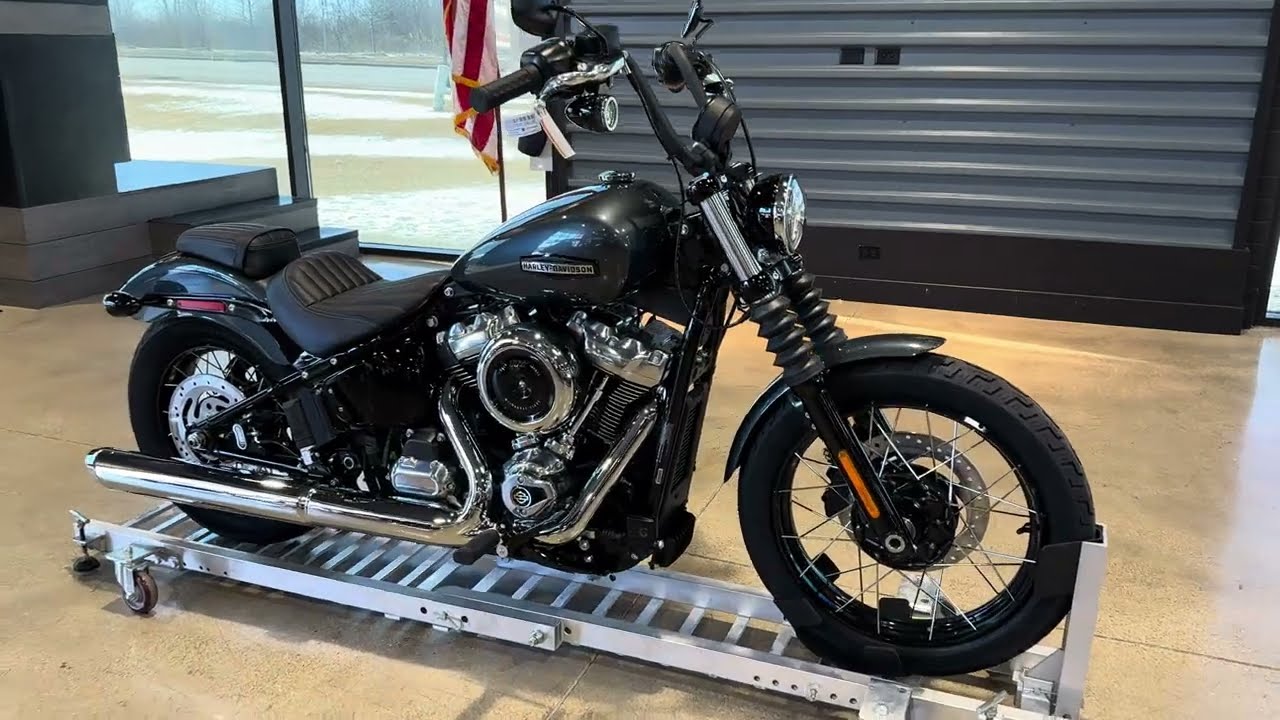 2025 Softail Street Bob - Iron Horse Metallic