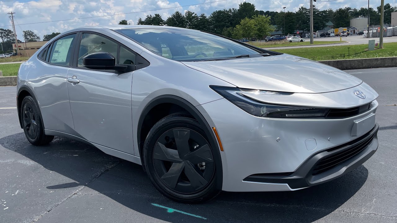 2025 Toyota Prius LE POV Test Drive & Walkaround