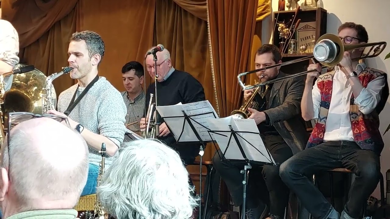 Ewan Bleach and his Fleeting Paradise Orchestra: 'You're driving me crazy' Enrico Tomasso sings!